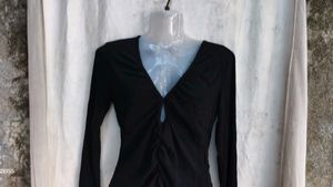 Chic Black Ruched Long Sleeve Top