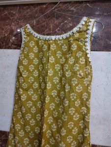 Stylish Olive Green Printed Sleeveless Kurta