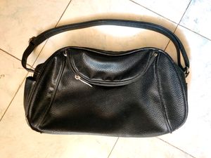 Handbags Very Spacious Trolley Bag