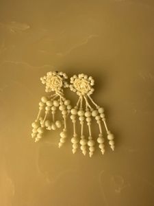 Cream rose dangling earrings🫶🏻