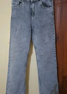 Light Grey Washed Straight-Leg Jeans 👖