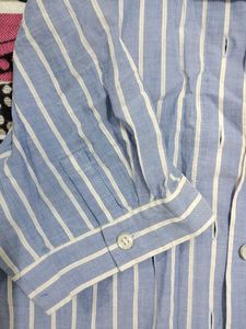 Very comfortable blue shirt with embroidery