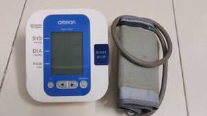 Omron HEM-7203 Blood Pressure Monitor