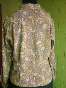 New Vintage Floral Print Button-Up