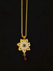 Stunning Floral Pendant &amp; Earring Set