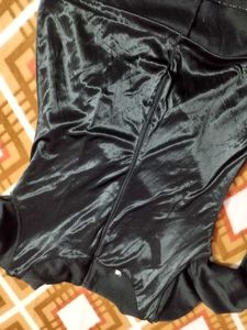 Semi- Winter Black classic Top