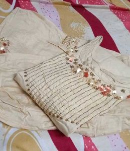 Elegant Embroidered Kurti Set