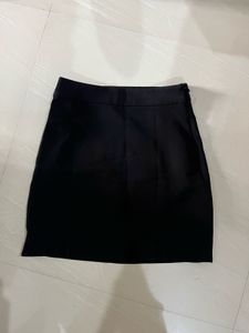 Chic Black Mini Skirt with Slits