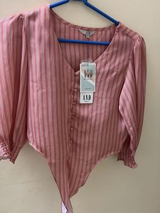 Fashionable Tie-Knot Top
