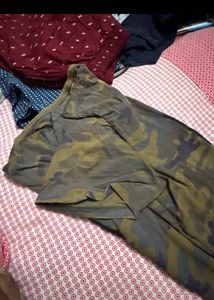 GAP Camo Print T-Shirt XL Size