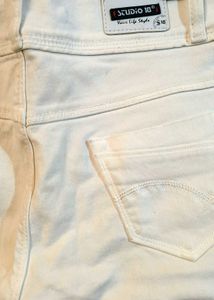 WHITE SKIN- FIT JEANS
