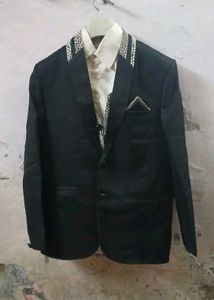 Stylish Black Blazer with Unique Collar