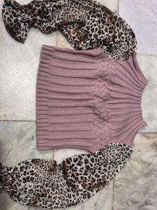 Chic Ribbed Knit Top with Leopard Print Sleeves