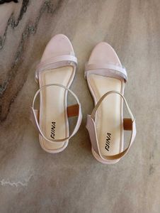 Chic Pink Flat Sandals