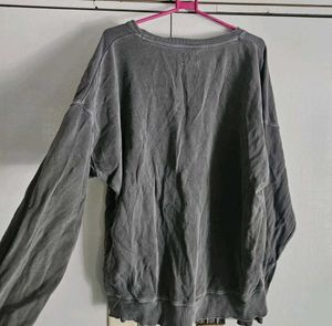 grey sweatshirt