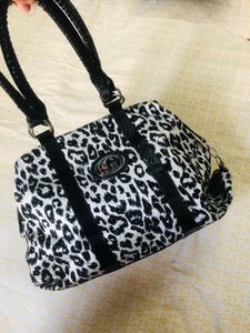 Sale Fire 🔥 Guess Inspired Leopard Print Handbag