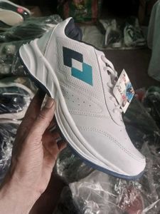 NEW NO USED SPORTS SHOES FOR MEN.