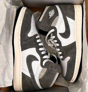 NIKE AIR JORDAN RETRO HIGH SNEAKERS 👟