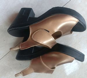 Heel Sandal.... 👡 One Time Use Only.... Like New