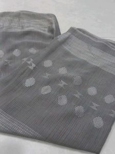 Elegant Grey Saree with Geometric Pattern