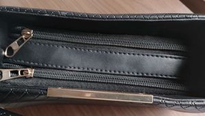 Chic Black Slingbag with Pearl Handle