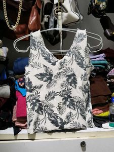 Sleeveless Casual top