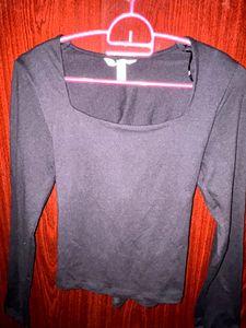 Classic Black Square-Neck Top 🖤(used only twice)