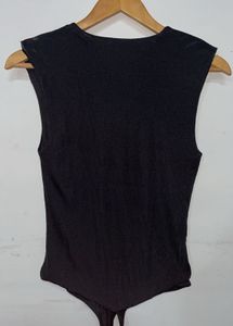 DYNAMITE Medium V-Neck Black Bodysuit