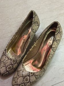 Stylish Snakeskin Print Ballet Heels