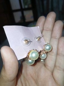 Elegant Pearl Earrings 🦪✨️