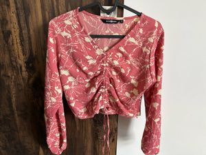 Chic Pink Floral Ruched Crop Top