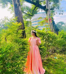 Elegant Pink Gown with Puff Sleeves