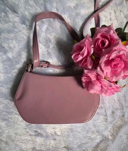 Elegant Pink Textured Shoulder Bag | Minimal Chic