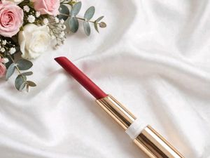 myglamm Matte Lip Stick - Rich Red Shade bombshell
