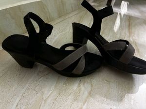 Stylish Black Wedge Sandals