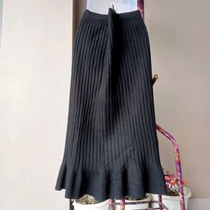 Chic Black Knit Midi Skirt