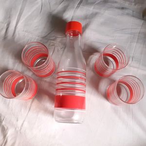 New & Unused Glass Bottle And 4 Glasses Cup Sipper