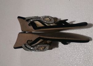 Black Golden Sandle