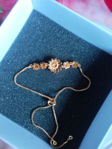 Sparkling Flower Design Bracelet