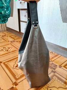 Chic Two-Tone Hobo Handbag