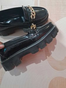 Chic Chain Detail Chunky Loafers