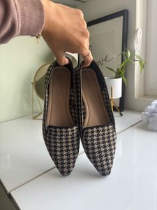 Footwear Size 39
