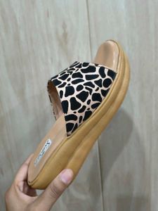 Giraffe Print Platform Slides