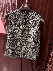 Stylish Sleeveless Leaf Print Top
