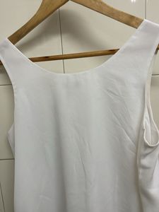Chic White Sleeveless Top