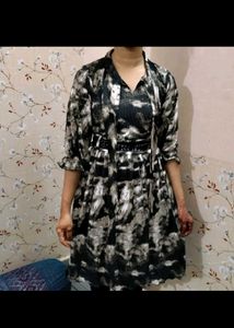 Stylish Pleated Tie-Neck Dress