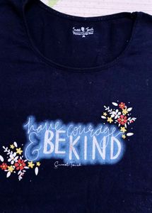 SWEET TOUCH Women's 'Be Kind' Graphic T-Shirt