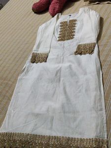 White Kurta with Gold Embellishmentss size xl