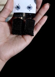 BLACK AND SILVER HEAVY EARINGS Comboo