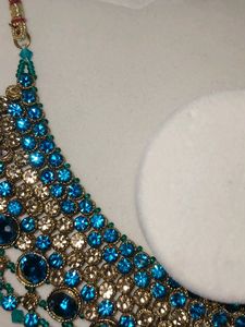 Blue Colore Necklace With Hair Pin